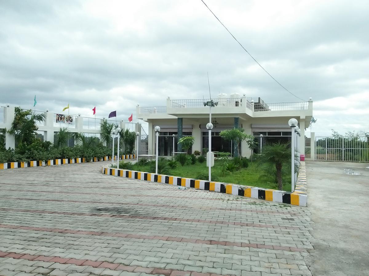 Hotel Poonam Mahal Khajurāho Extérieur photo