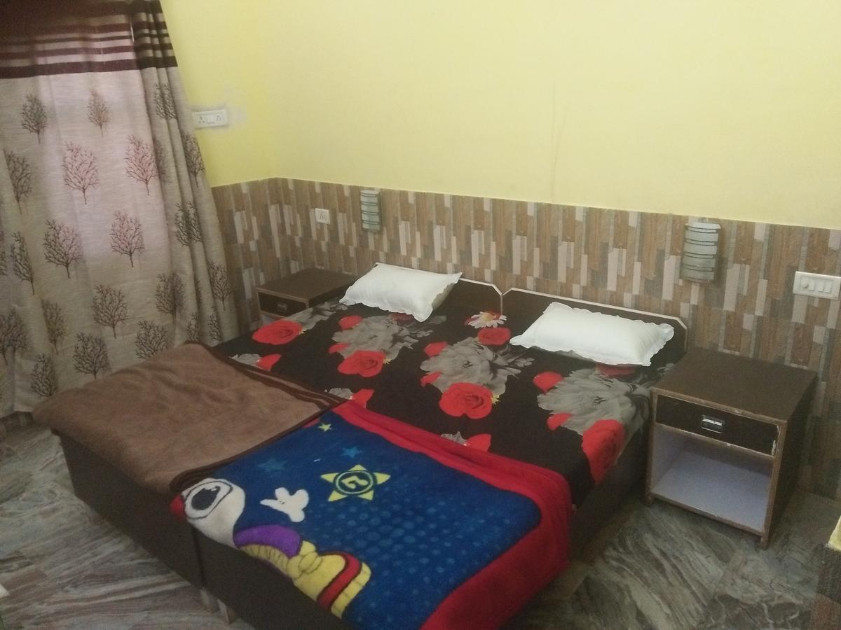 Hotel Poonam Mahal Khajurāho Extérieur photo